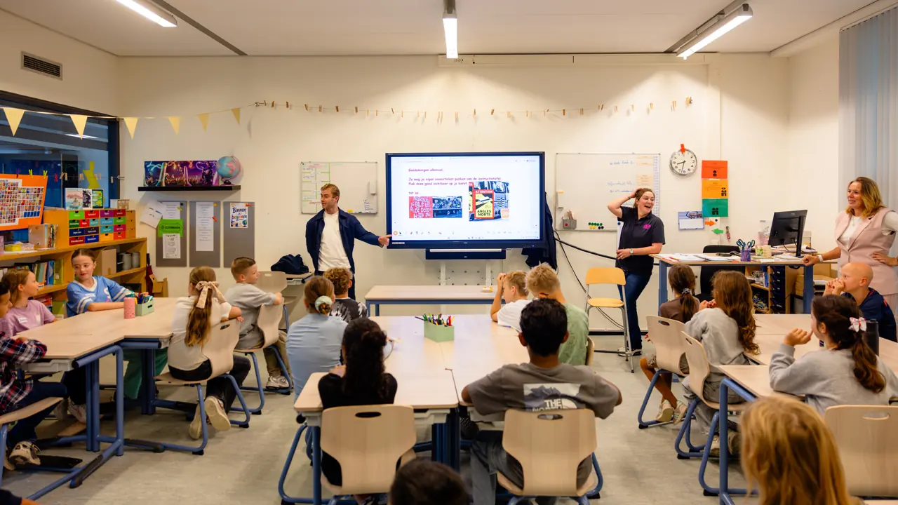 Une leçon Veilig op Weg dans une salle de classe de Het Tangram.
