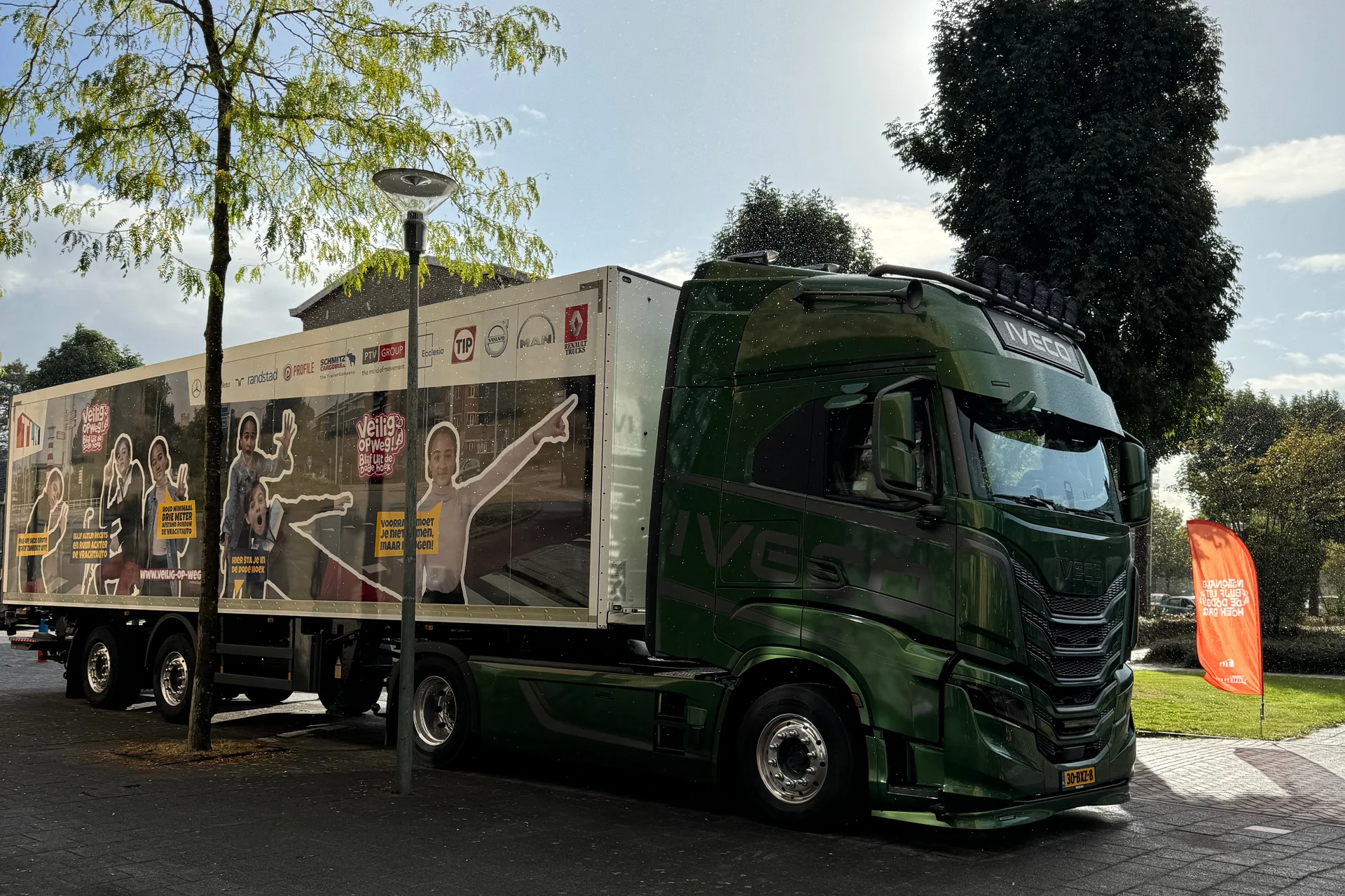 The Veilig op Weg campaign truck at the school during the national awareness day